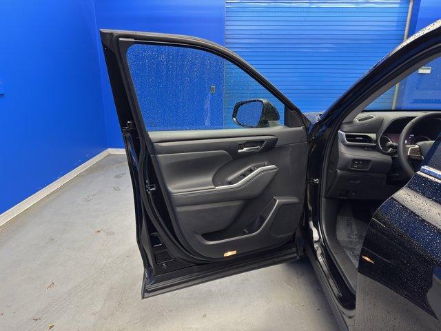 used 2024 Toyota Highlander car, priced at $38,760