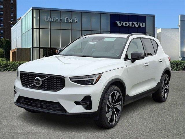 new 2025 Volvo XC40 car, priced at $52,215