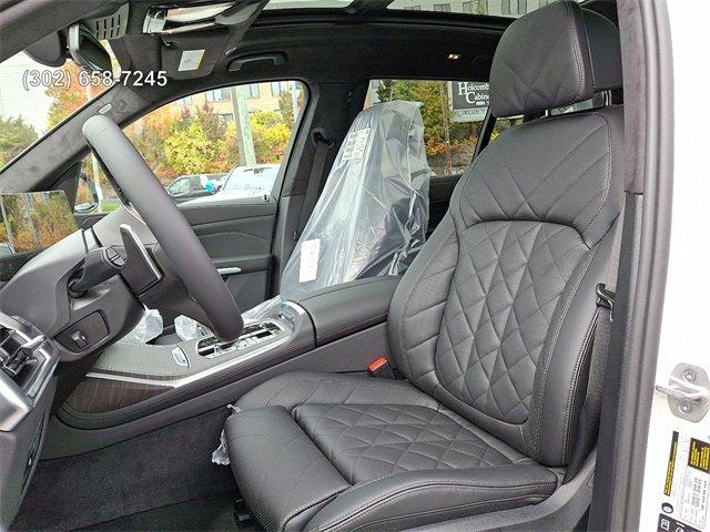 new 2026 BMW X7 car, priced at $100,225