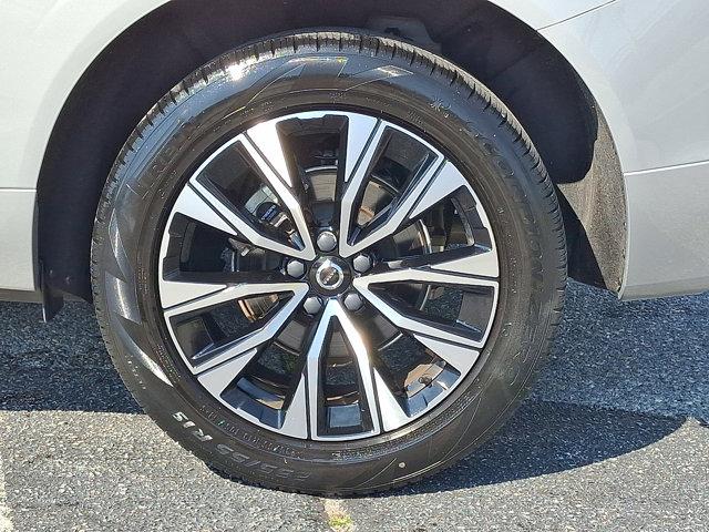 used 2023 Volvo XC60 car, priced at $38,495