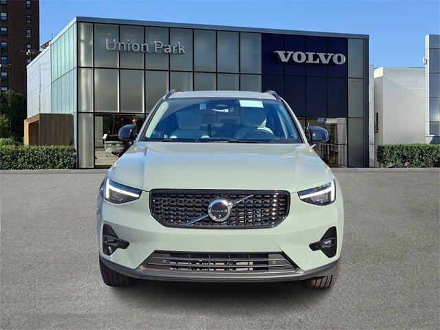 new 2025 Volvo XC40 car, priced at $49,790