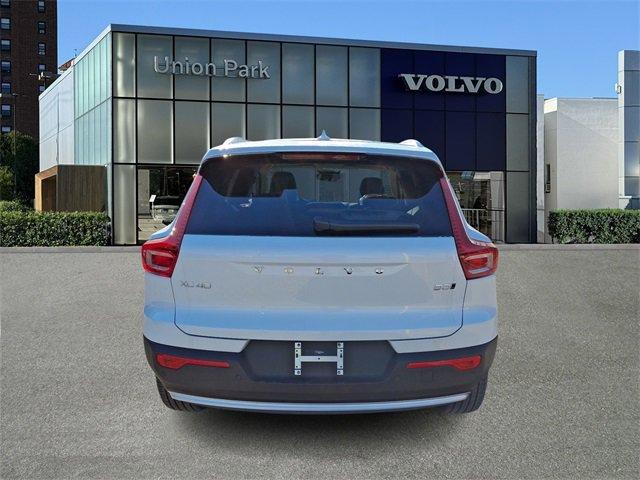 new 2025 Volvo XC40 car, priced at $51,040