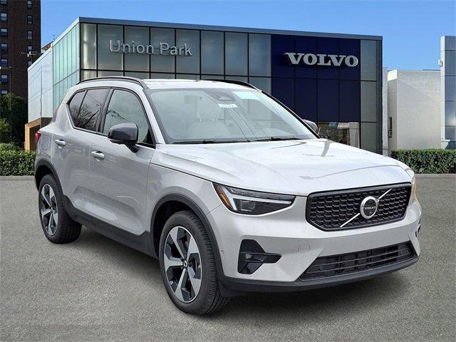 new 2025 Volvo XC40 car, priced at $50,110