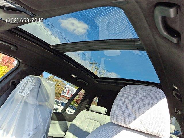 new 2026 BMW X7 car, priced at $102,025