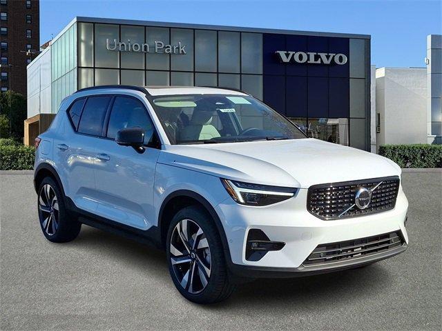 new 2025 Volvo XC40 car, priced at $51,550