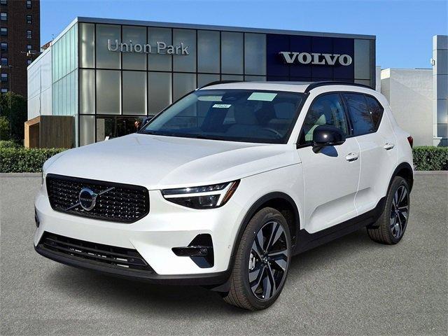 new 2025 Volvo XC40 car, priced at $51,550