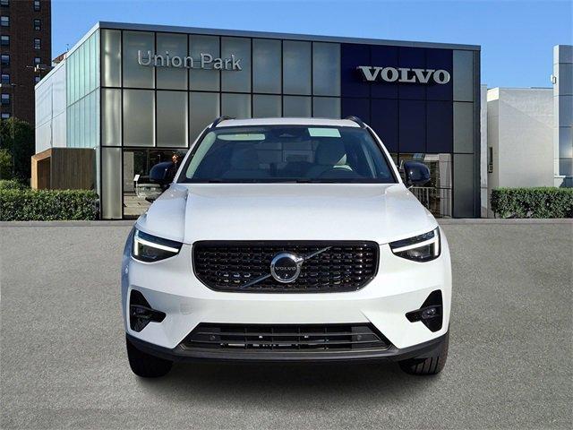 new 2025 Volvo XC40 car, priced at $51,550