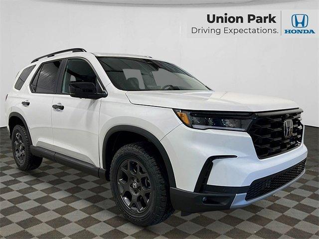 new 2025 Honda Pilot car, priced at $51,350