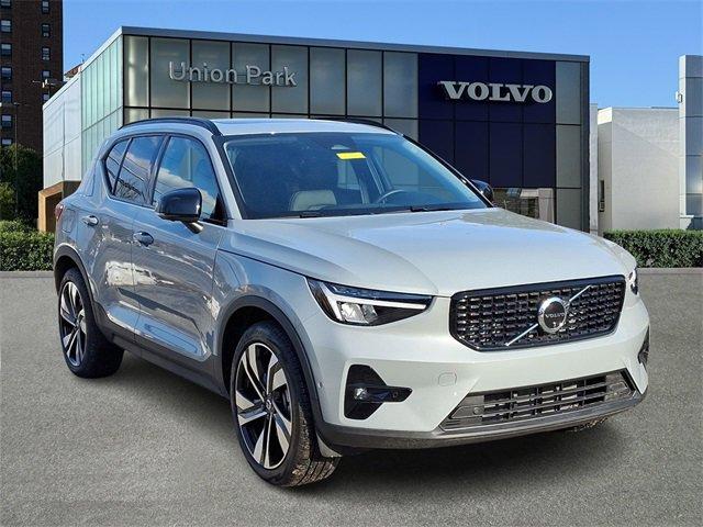 new 2025 Volvo XC40 car, priced at $50,240