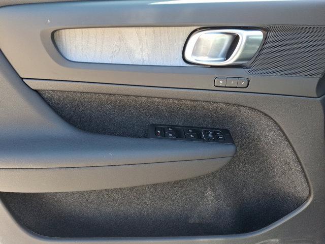 new 2025 Volvo XC40 car, priced at $46,015