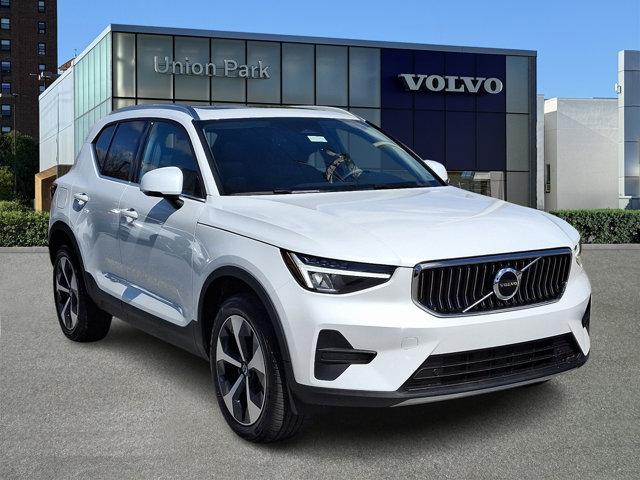 new 2025 Volvo XC40 car, priced at $46,015