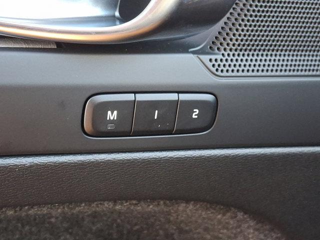 new 2025 Volvo XC40 car, priced at $46,015