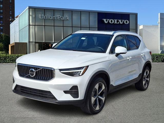 new 2025 Volvo XC40 car, priced at $46,015