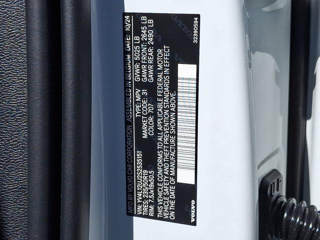 new 2025 Volvo XC40 car, priced at $46,015