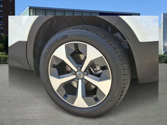 new 2025 Volvo XC40 car, priced at $46,015