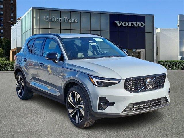 new 2025 Volvo XC40 car, priced at $51,765