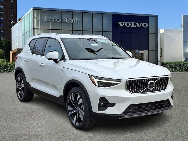 new 2025 Volvo XC40 car, priced at $51,040