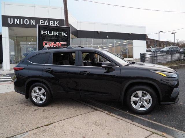 used 2022 Toyota Highlander car, priced at $30,988