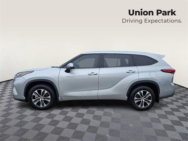 used 2021 Toyota Highlander car, priced at $33,988
