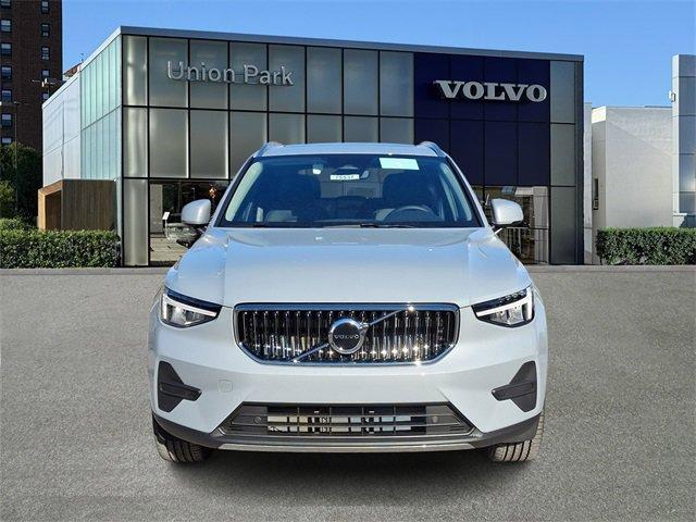 new 2025 Volvo XC40 car, priced at $46,015