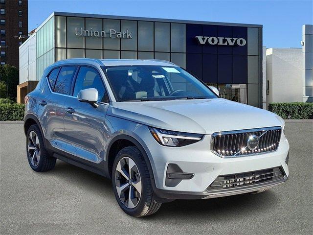 new 2025 Volvo XC40 car, priced at $46,015