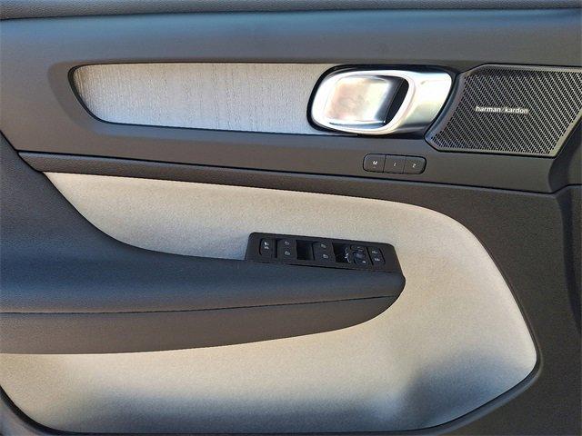 new 2025 Volvo XC40 car, priced at $52,235