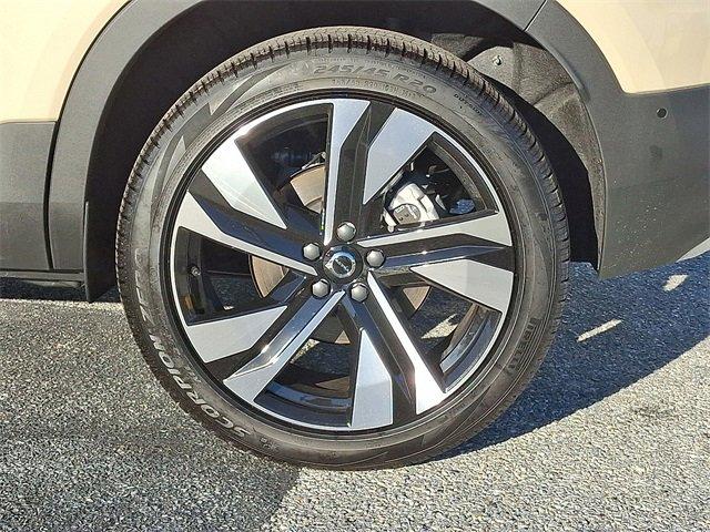 new 2025 Volvo XC40 car, priced at $52,235