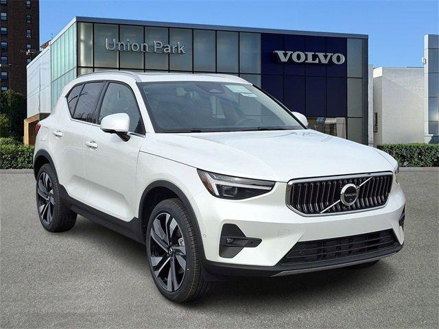 new 2025 Volvo XC40 car, priced at $52,235