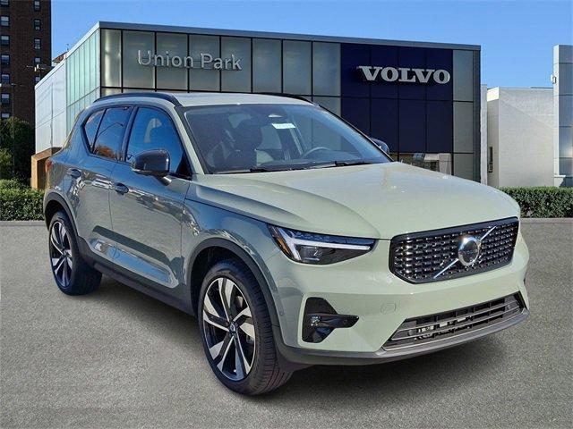 new 2025 Volvo XC40 car, priced at $51,040