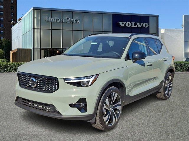 new 2025 Volvo XC40 car, priced at $51,040