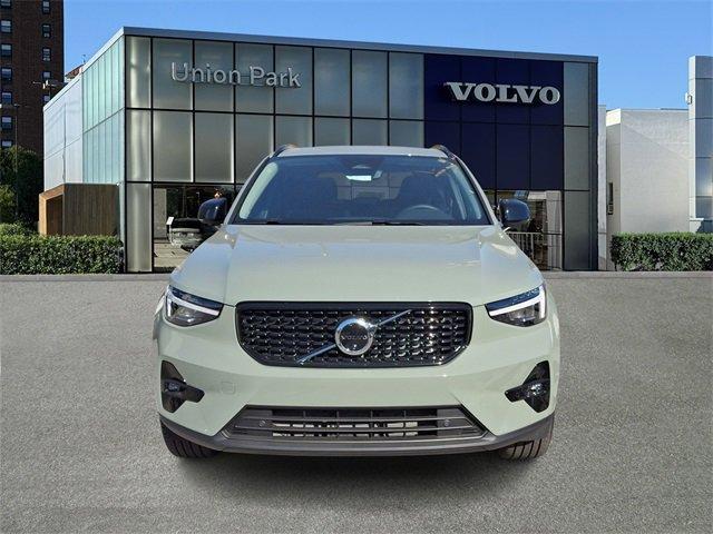 new 2025 Volvo XC40 car, priced at $51,040