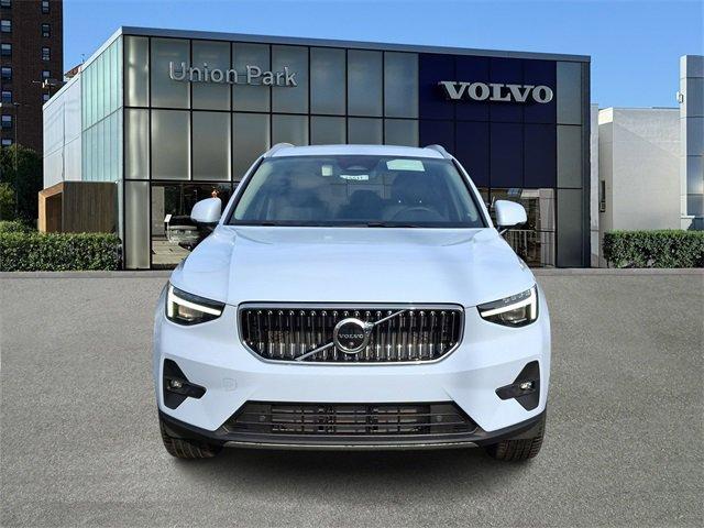 new 2025 Volvo XC40 car, priced at $51,040