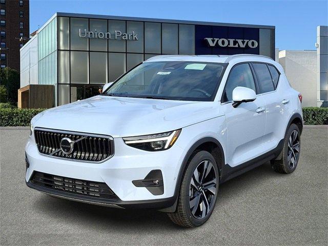 new 2025 Volvo XC40 car, priced at $51,040