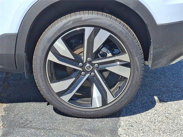 new 2025 Volvo XC40 car, priced at $51,040