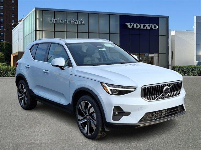 new 2025 Volvo XC40 car, priced at $51,040