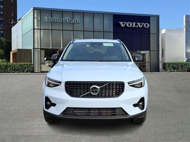 new 2025 Volvo XC40 car, priced at $51,040