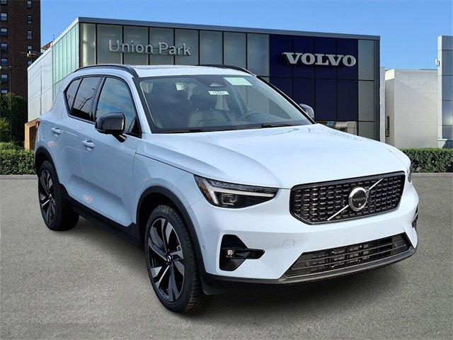 new 2025 Volvo XC40 car, priced at $51,040