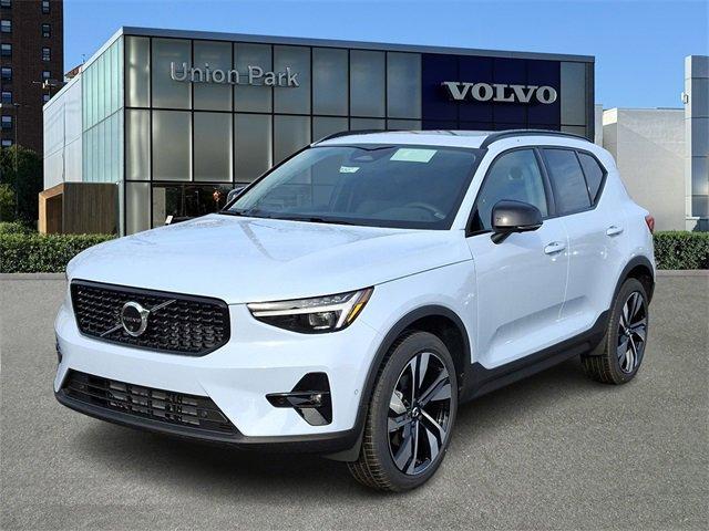 new 2025 Volvo XC40 car, priced at $51,040