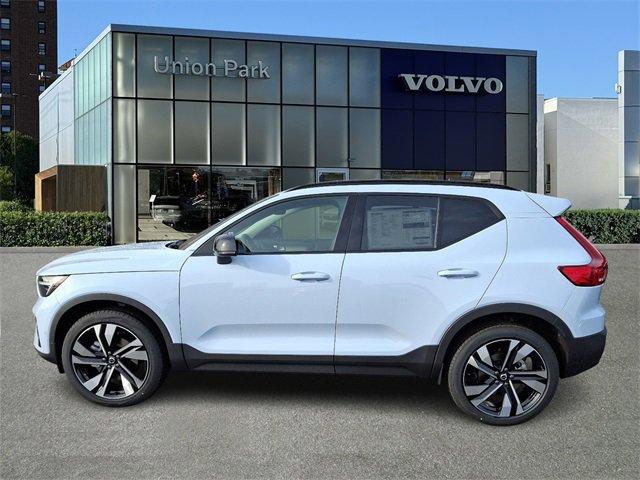 new 2025 Volvo XC40 car, priced at $51,040