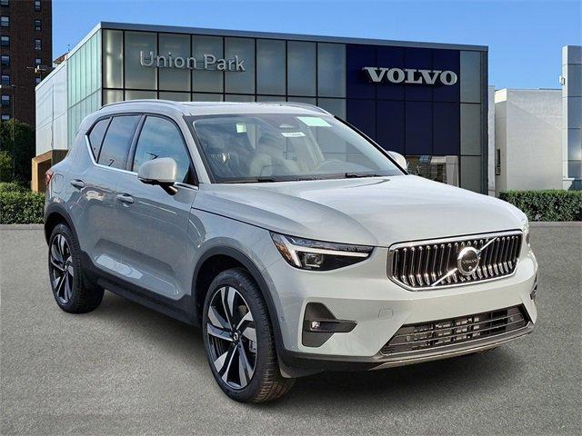 new 2025 Volvo XC40 car, priced at $52,215