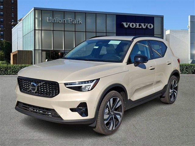 new 2025 Volvo XC40 car, priced at $50,025