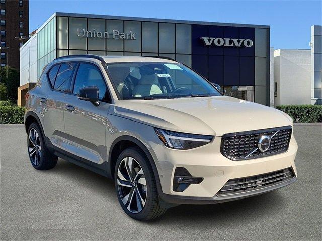 new 2025 Volvo XC40 car, priced at $50,025