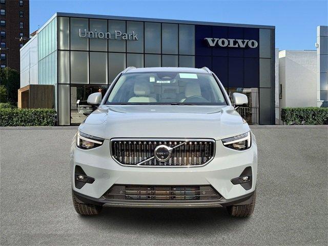 new 2025 Volvo XC40 car, priced at $51,040