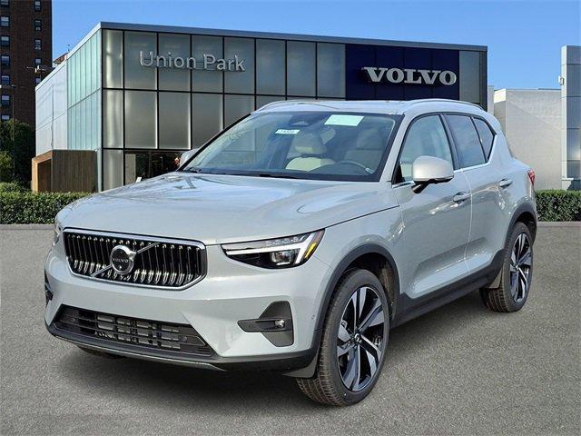 new 2025 Volvo XC40 car, priced at $51,040