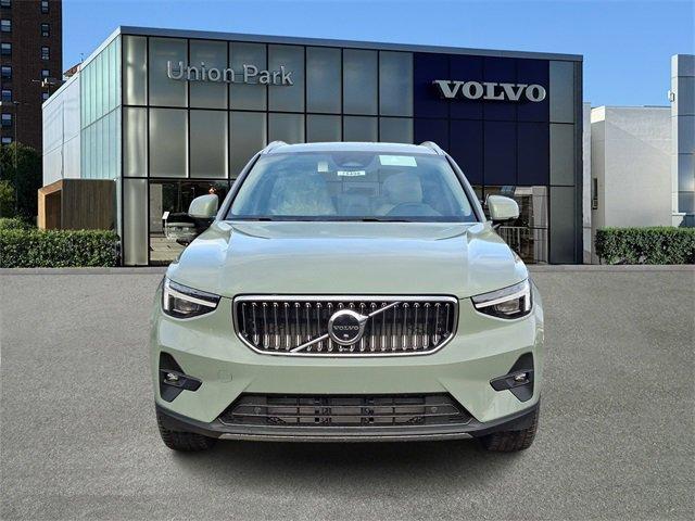 new 2025 Volvo XC40 car, priced at $50,825