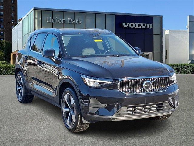 new 2025 Volvo XC40 car, priced at $46,015