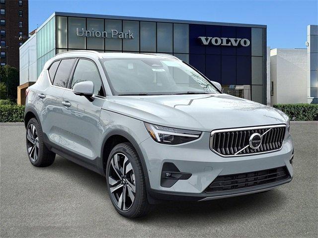 new 2025 Volvo XC40 car, priced at $51,040