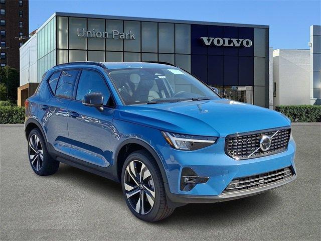 new 2024 Volvo XC40 car, priced at $50,885