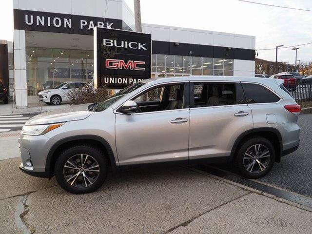 used 2019 Toyota Highlander car, priced at $27,988