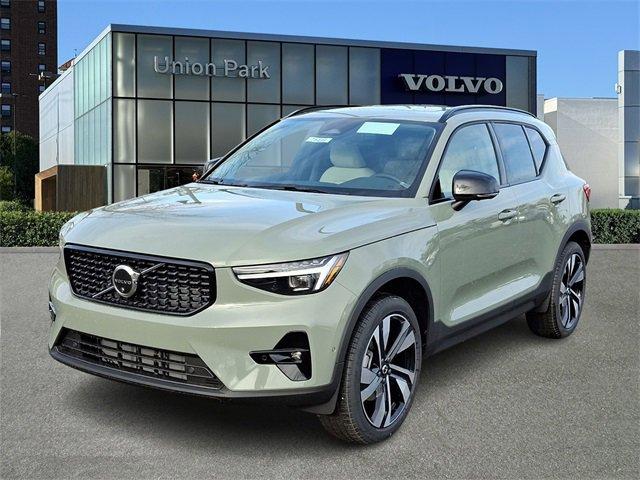 new 2025 Volvo XC40 car, priced at $52,000